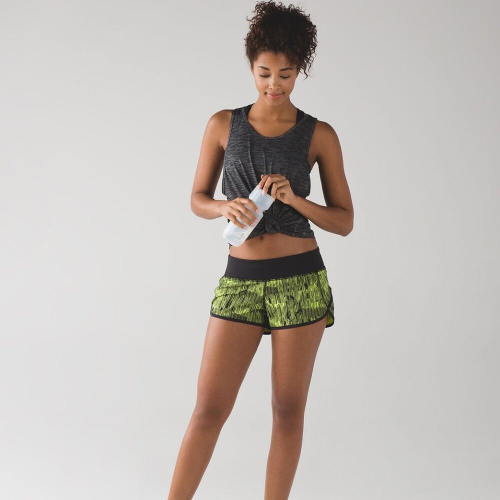Lululemon Speed Shorts 2.5 Down Pour Lime / Black Lulu Size 6